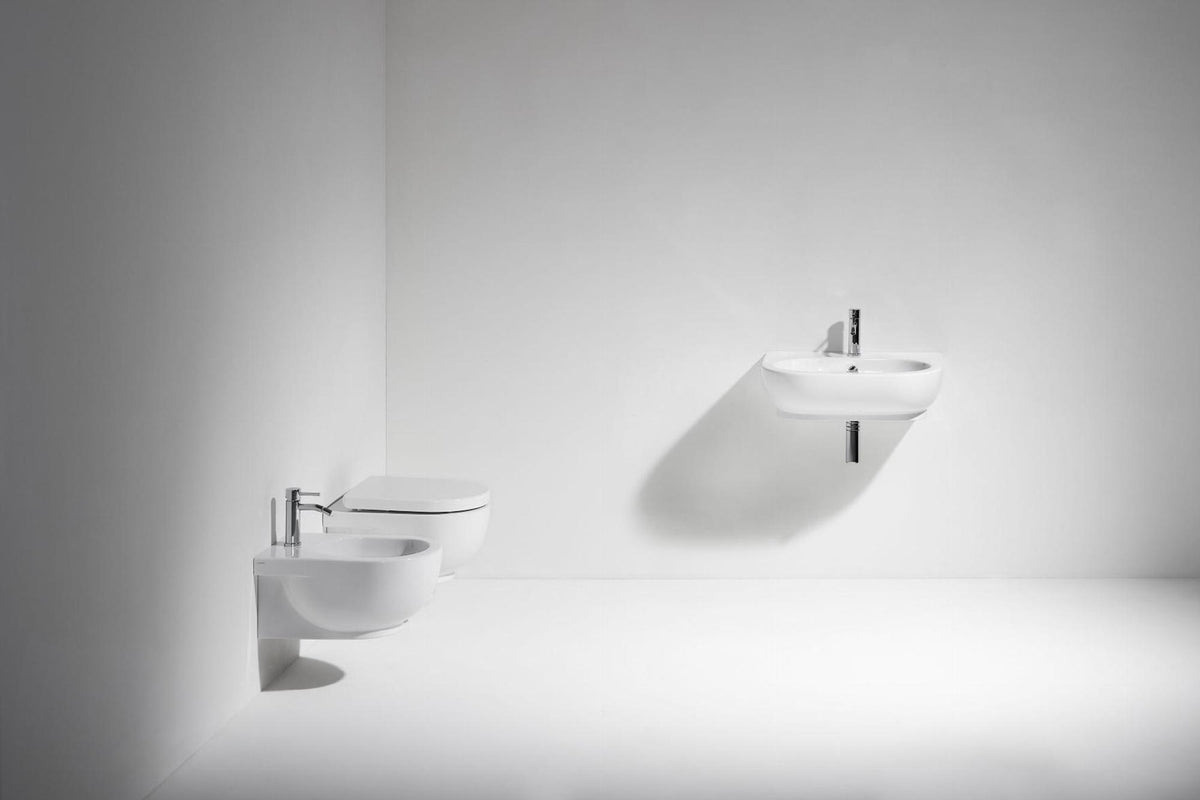 Sanitari Simas serie E-LINE sospesi: vaso, sedile soft close, bidet.