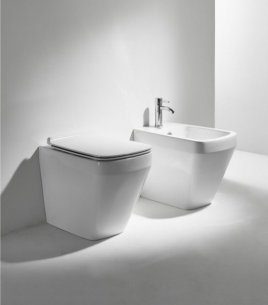 Sanitari Simas serie BADEN-BADEN filo muro: vaso, sedile soft close, bidet.