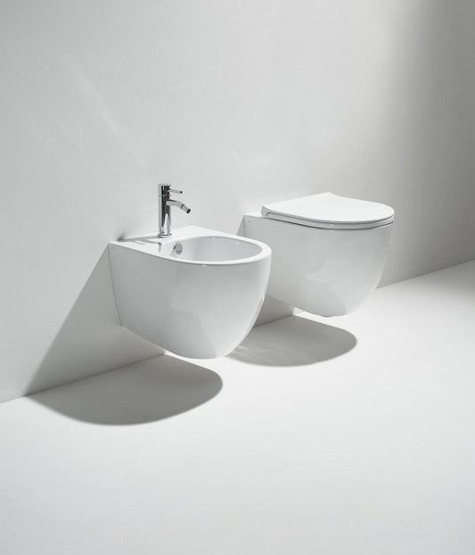 Sanitari Simas serie VIGNONI  sospesi: vaso, sedile soft-close, bidet.